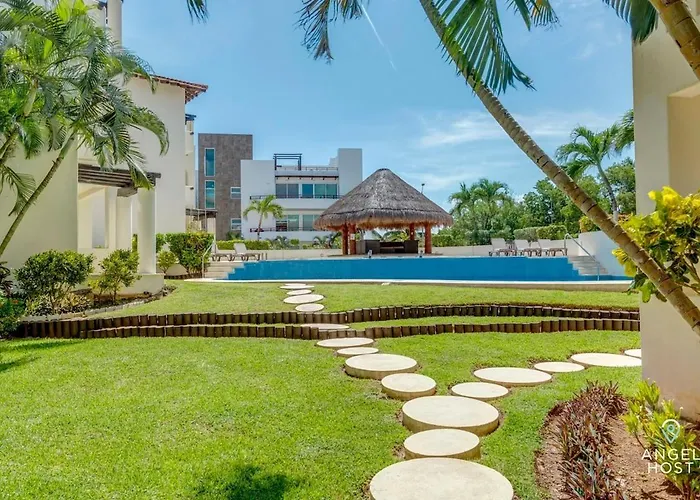 Pool, Gazebo, Parking, 2 Blocks To & 5th Ave Playa del Carmen