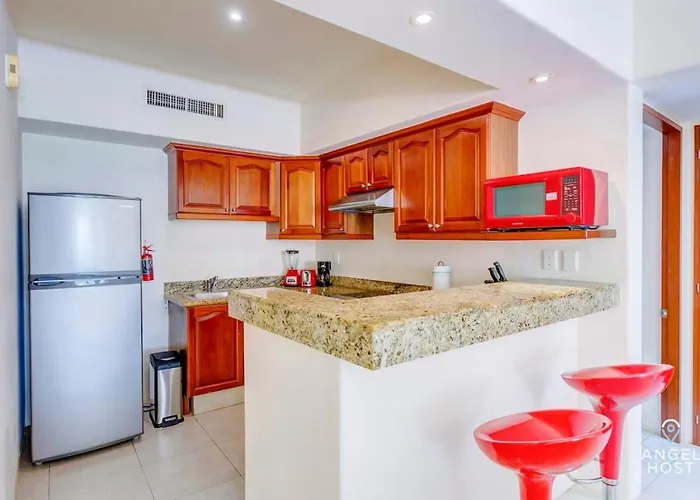 Apartment Pool, Gazebo, Parking, 2 Blocks To & 5th Ave Playa del Carmen