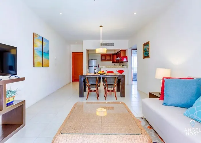 Pool, Gazebo, Parking, 2 Blocks To & 5th Ave