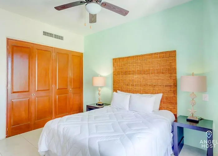 Pool, Gazebo, Parking, 2 Blocks To & 5th Ave Apartment