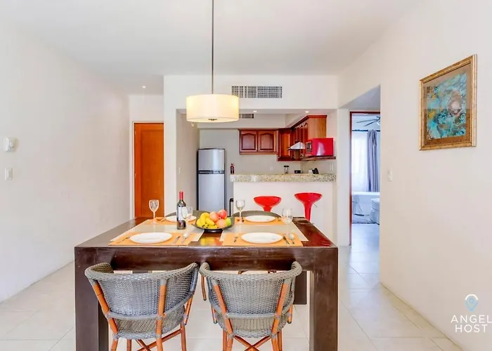 Apartment Pool, Gazebo, Parking, 2 Blocks To & 5th Ave