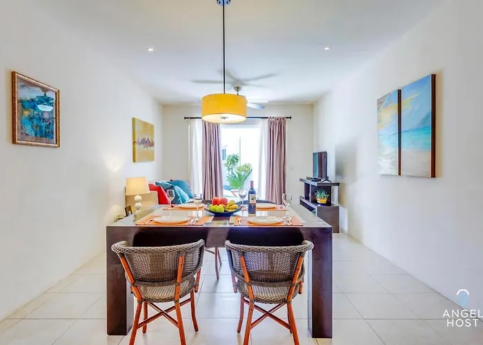 Apartment Pool, Gazebo, Parking, 2 Blocks To & 5th Ave *