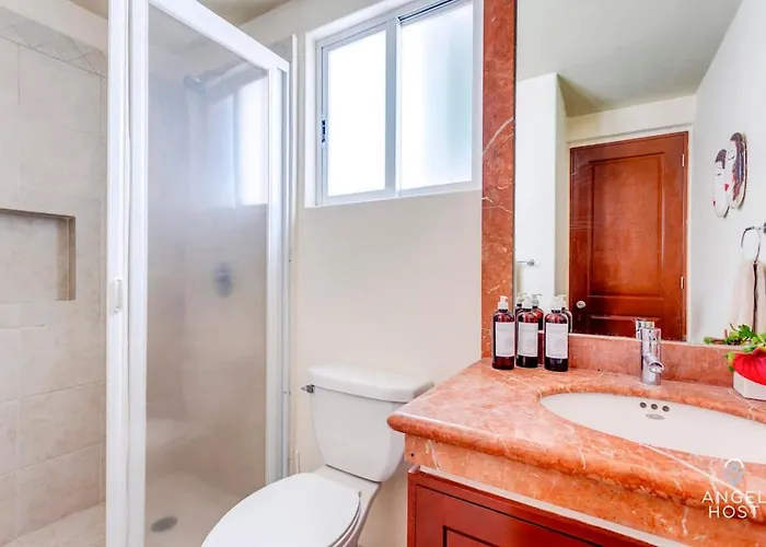 Apartment Pool, Gazebo, Parking, 2 Blocks To & 5th Ave *