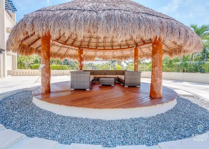 Pool, Gazebo, Parking, 2 Blocks To & 5th Ave *