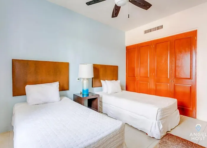Pool, Gazebo, Parking, 2 Blocks To & 5th Ave *