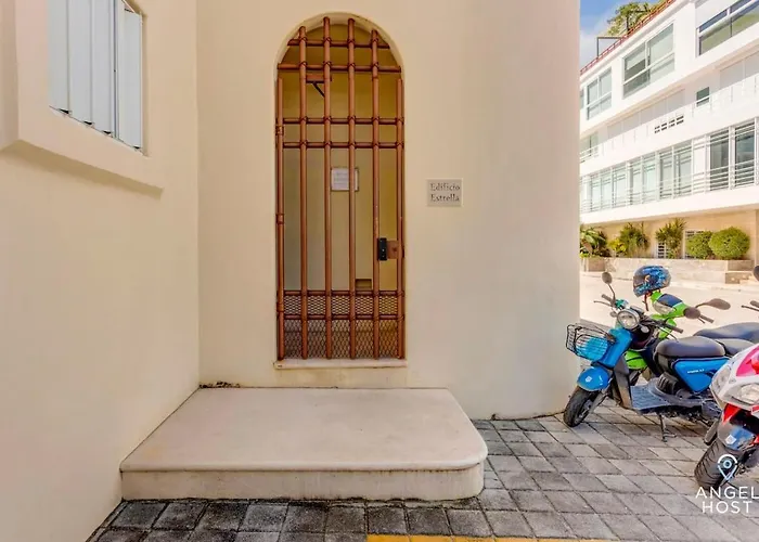 Pool, Gazebo, Parking, 2 Blocks To & 5th Ave Apartment